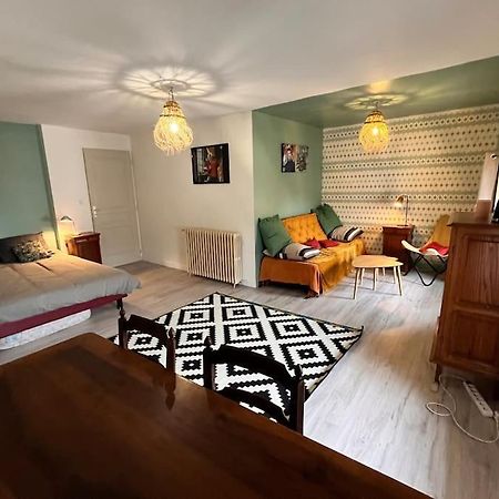 Grande Chambre Chez L'Artiste-Peintre La Reole Exterior photo