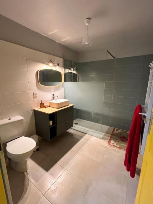 Grande Chambre Chez L'Artiste-Peintre La Reole Exterior photo