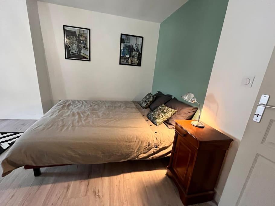 Grande Chambre Chez L'Artiste-Peintre La Reole Exterior photo