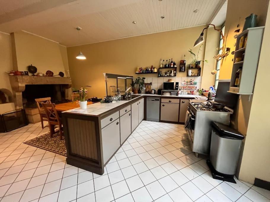 Grande Chambre Chez L'Artiste-Peintre La Reole Exterior photo