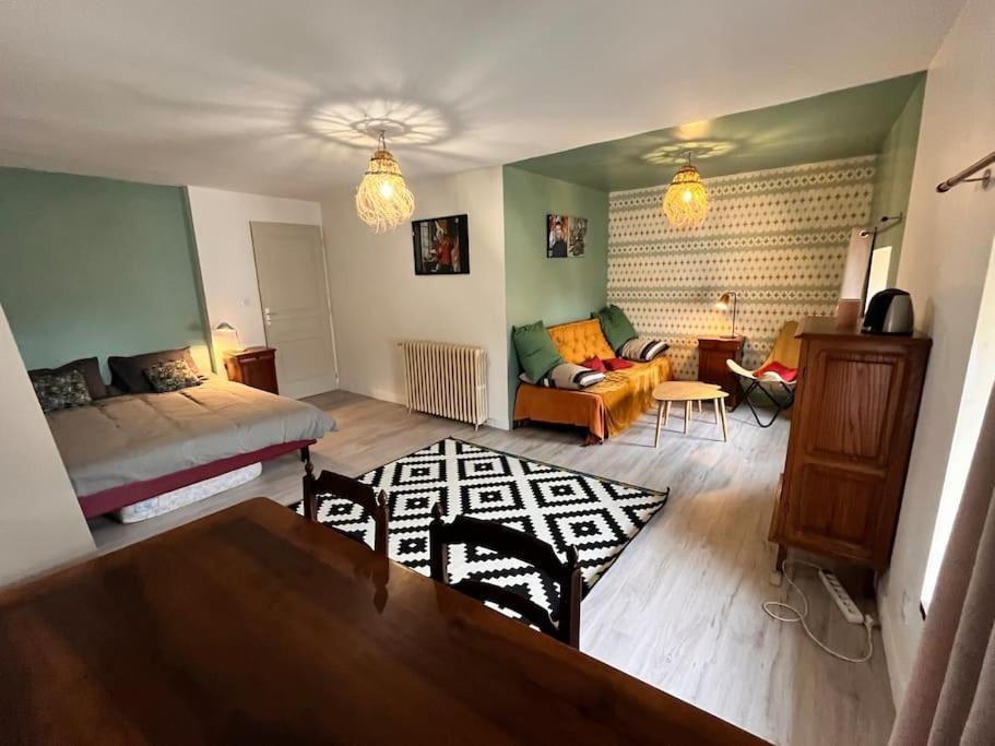 Grande Chambre Chez L'Artiste-Peintre La Reole Exterior photo
